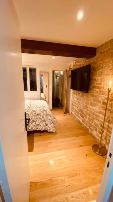 Studio Renove Avec Patio, Coeur Du Centre Ville Besanzón Exterior foto